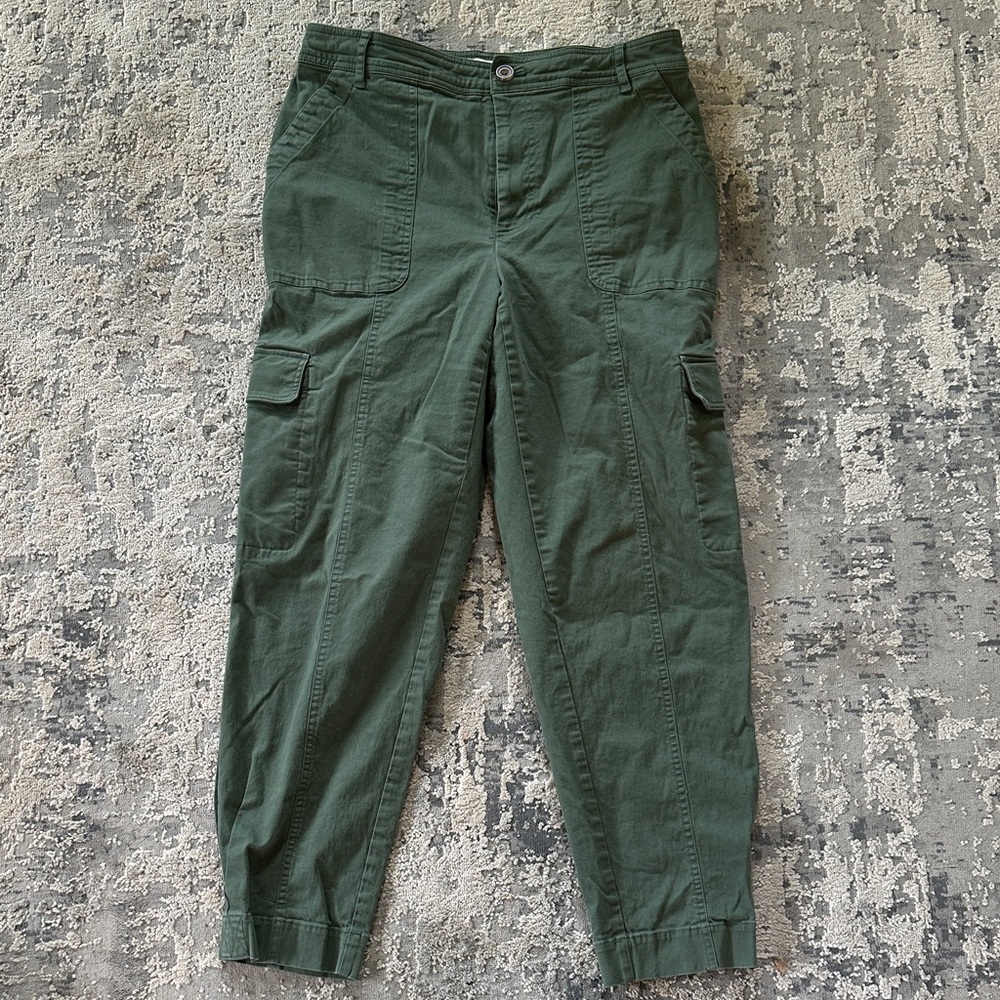 Women's Green Cargo Cropped Pants